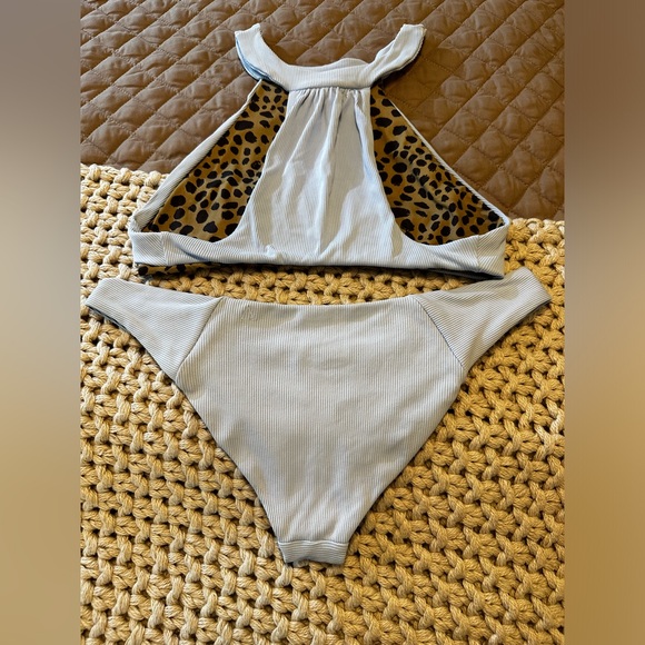 Boys + Arrows Bikini Set in Airborne Size M - Picture 8 of 13